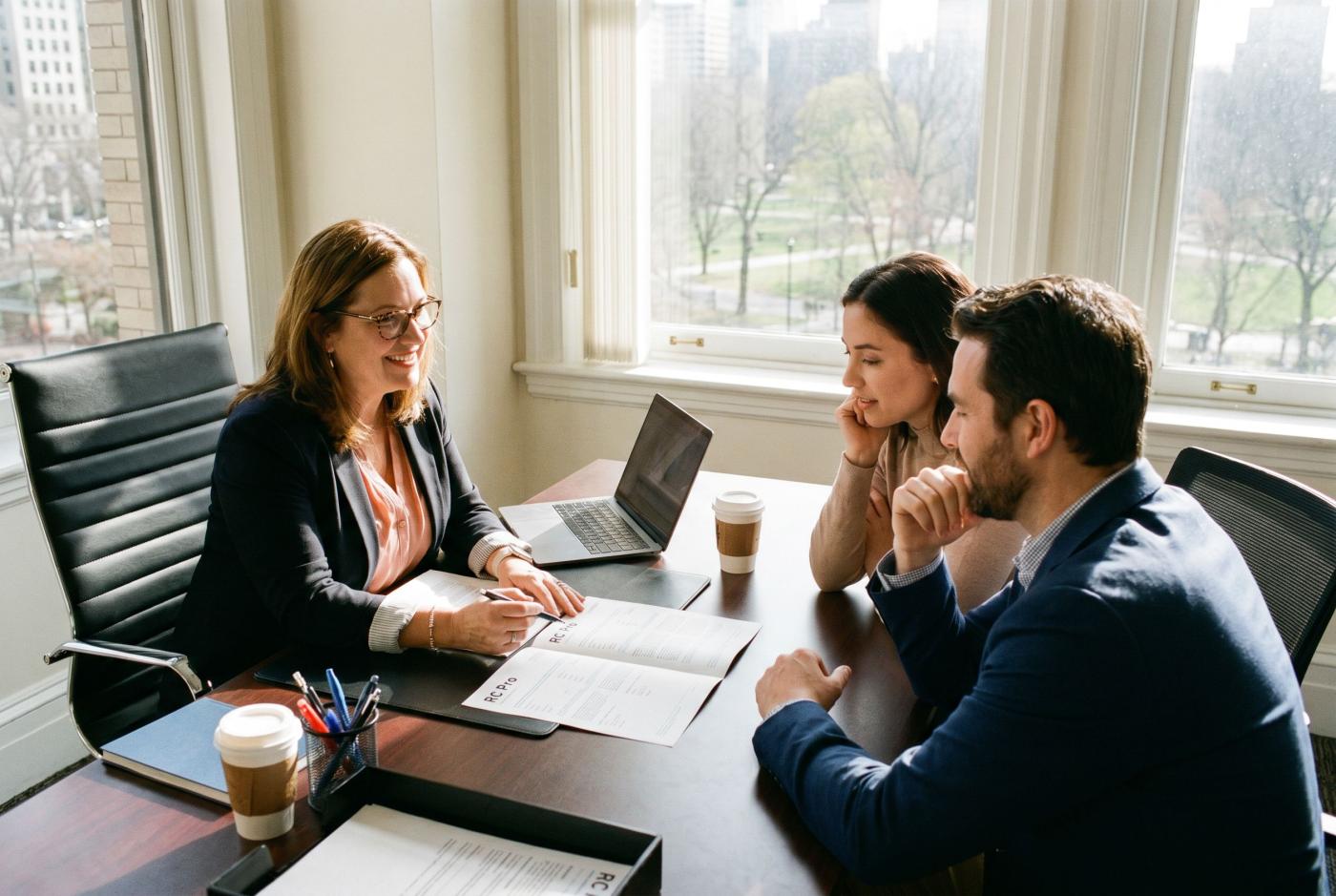 Quels sont les avantages de passer par courtier en assurance pour souscrire une rc pro ?